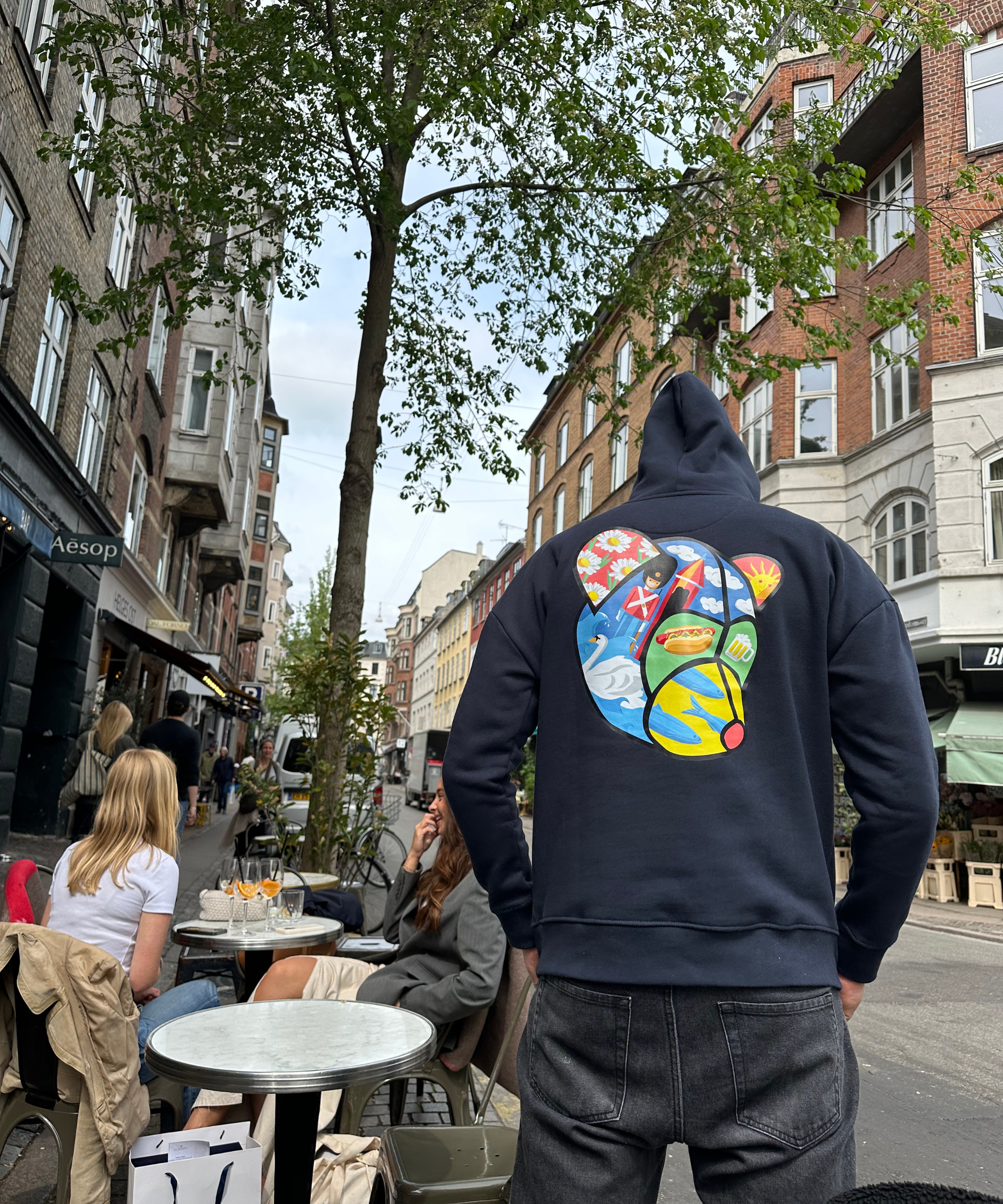 Play hoodie mørkeblå fra Tonsure. Hoodie til mænd. Unisex style. Copenhagen style