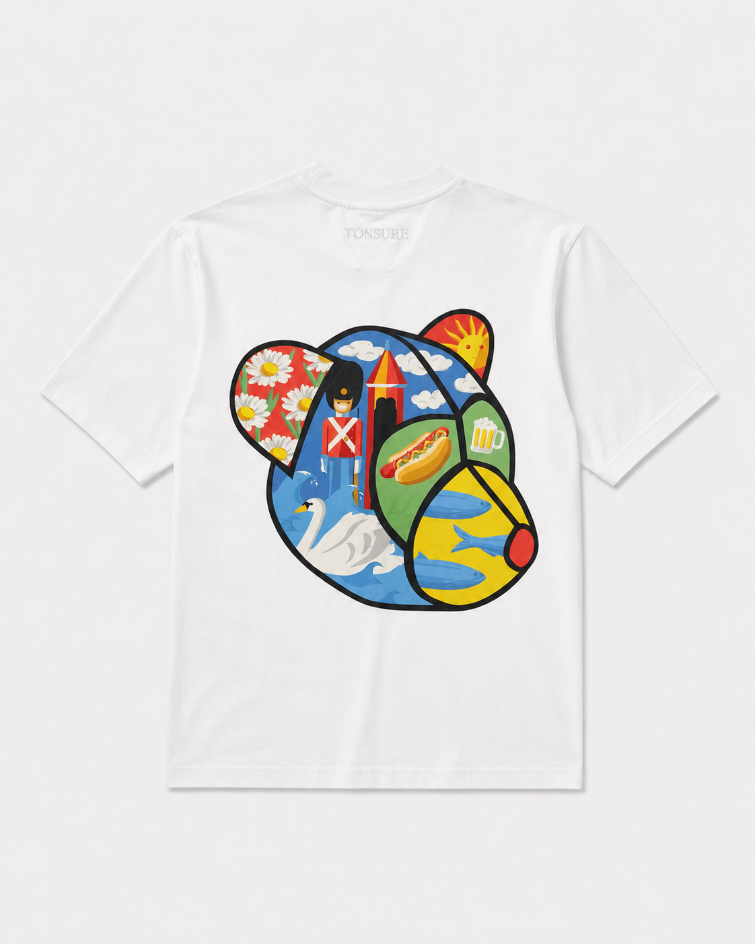 Hvid t-shirt til mænd i bæredygtigt bomuld fra danske herretøjsbrand Tonsure. Ryggen er prydet med Teddy Copenhagen print i stor størrelse.