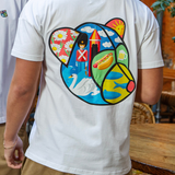 Hvid t-shirt til mænd i bæredygtigt bomuld fra danske herretøjsbrand Tonsure. Ryggen er prydet med Teddy Copenhagen print i stor størrelse.