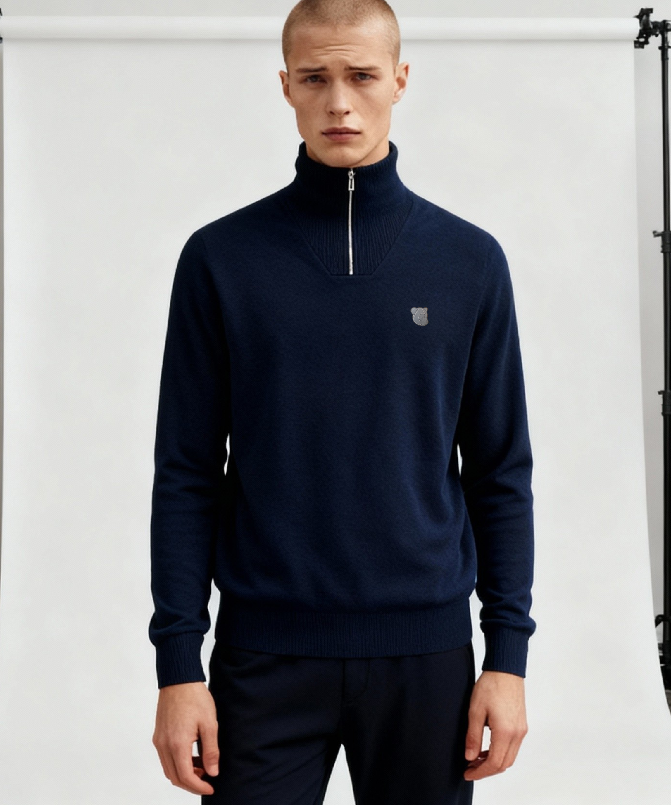 Navy half-zip strik i lambswool fra Tonsure