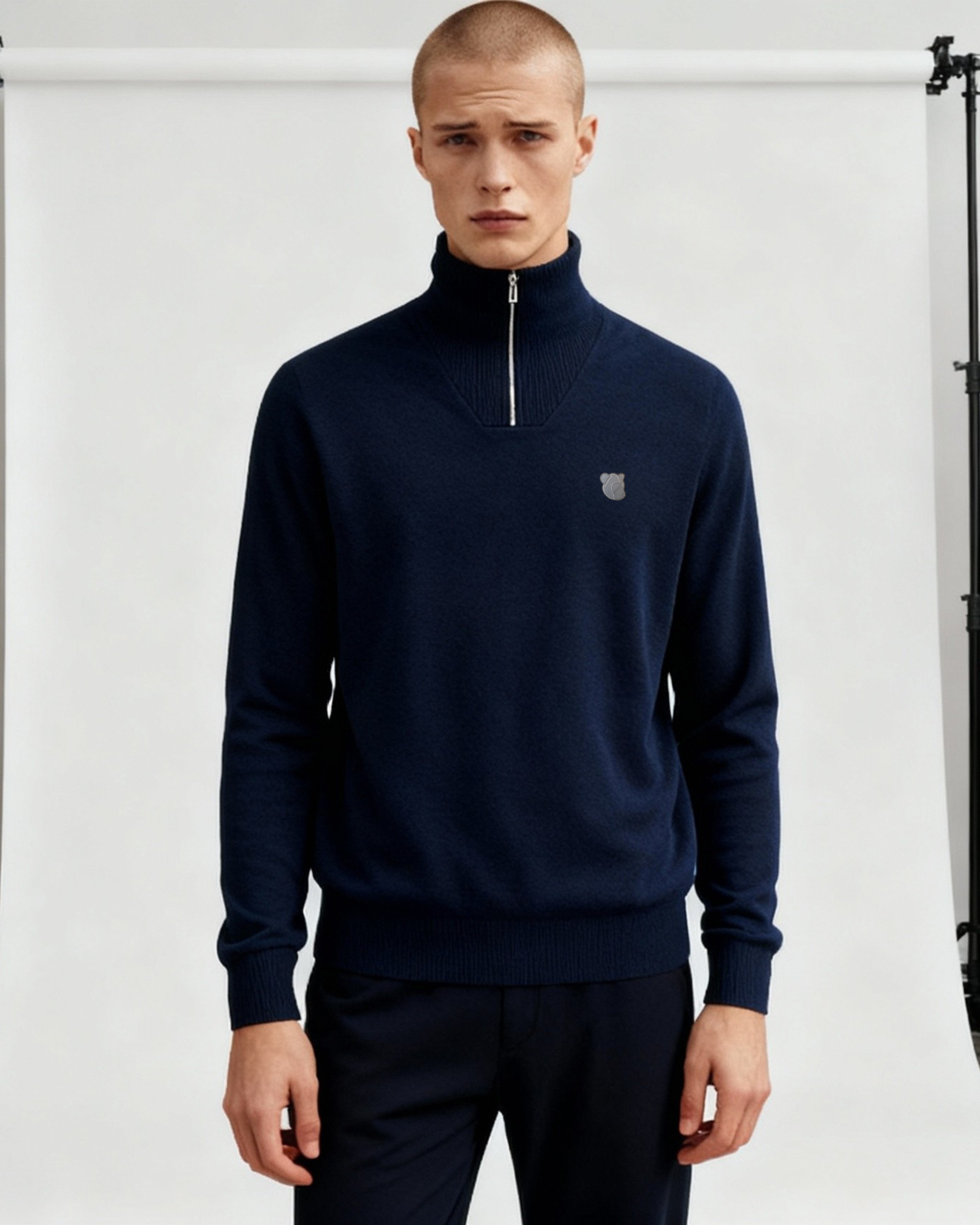 Navy half-zip strik i lambswool fra Tonsure