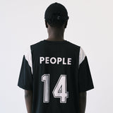 Players shirt - Tonsure. Sort sports shirt i åndbart, svedtransporterende materiale. Slank pasform med stretch for maksimal bevægelsesfrihed. Perfekt til træning eller casual wear.